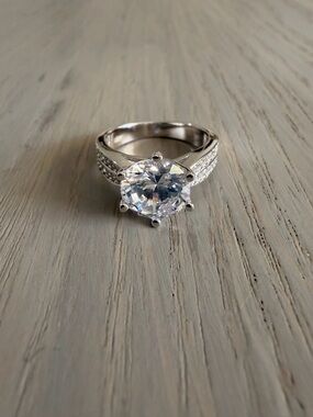 OLIVIASO 925 Sterling Silver Engagement Ring w Cubic Zirconia Diamond Size: 6